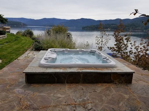 Outstanding Hot Tub & Swim Spa for Your Outdoor Space
