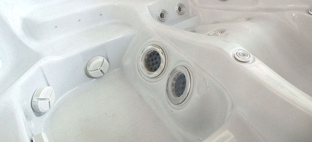 Dynasty Spas Hot Tub Extra Large Footwell